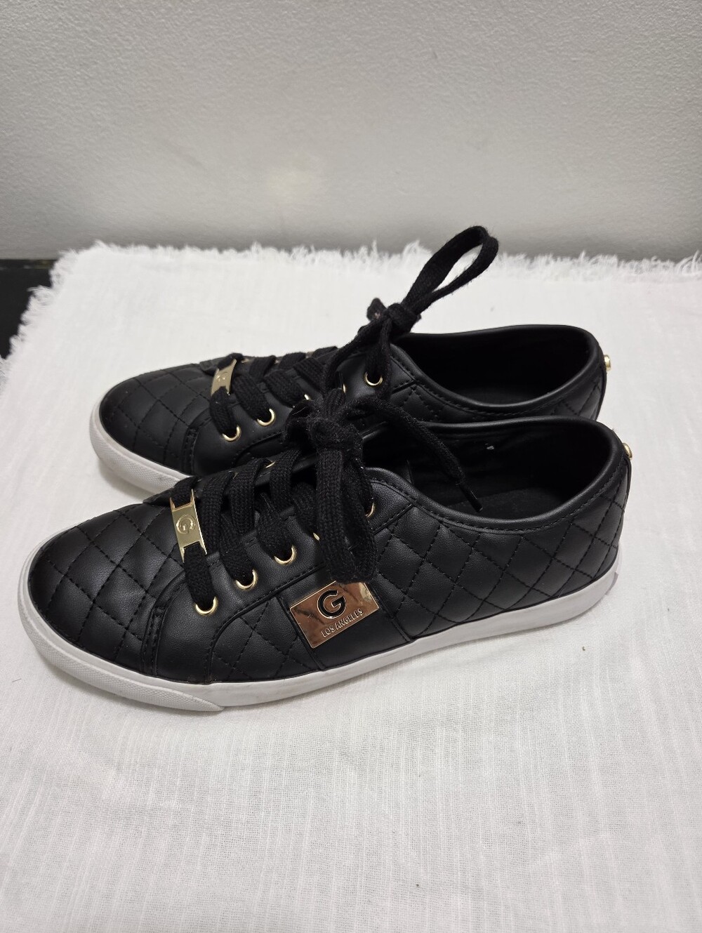 G by Guess Black Quilted Low Top Sneakers Gold Logo Lace Up Shoe Womens Size 7.5